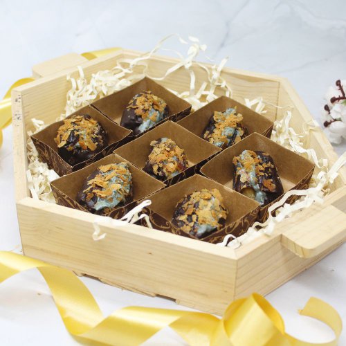 Stuffed Dates with French cream, dry fruits & mint (500 g 10 pcs aprox ))